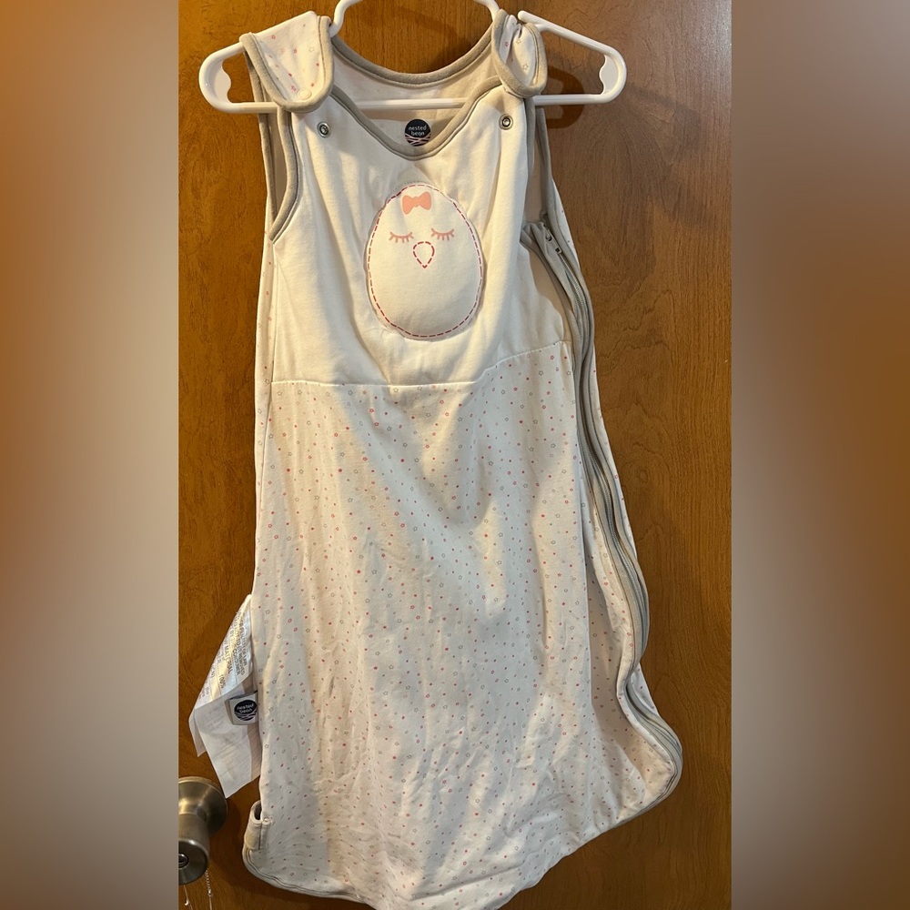 Nested Bean Sleep Sack, only worn 2x. Size M 6-15months